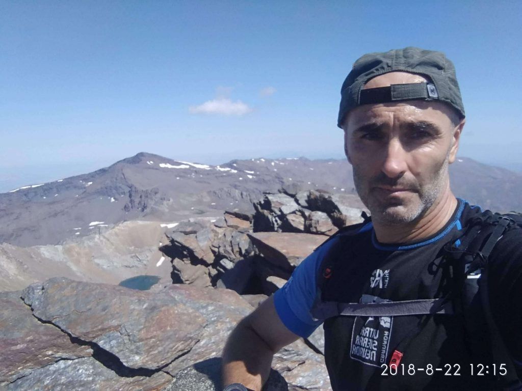 Foto desde la cima del pico Veleta en Sierra Nevada (Granada) correr en montaña